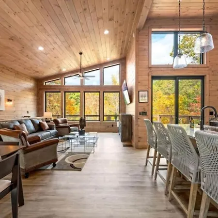 Secluded Luxury Cabin Near Sevierville